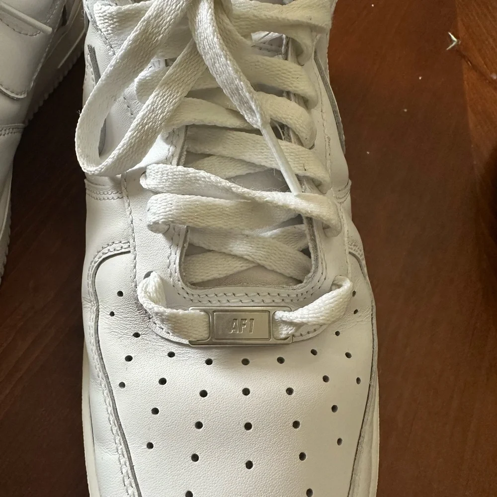 Men Nike Airforce 1s